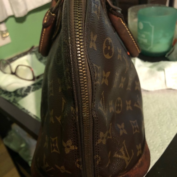 SoLD on IG ⭐️𝕃𝕠𝕦𝕚𝕤 𝕍𝕦𝕚𝕥𝕥𝕠𝕟 𝔸𝕃𝕄𝔸 PM - Picture 11 of 13